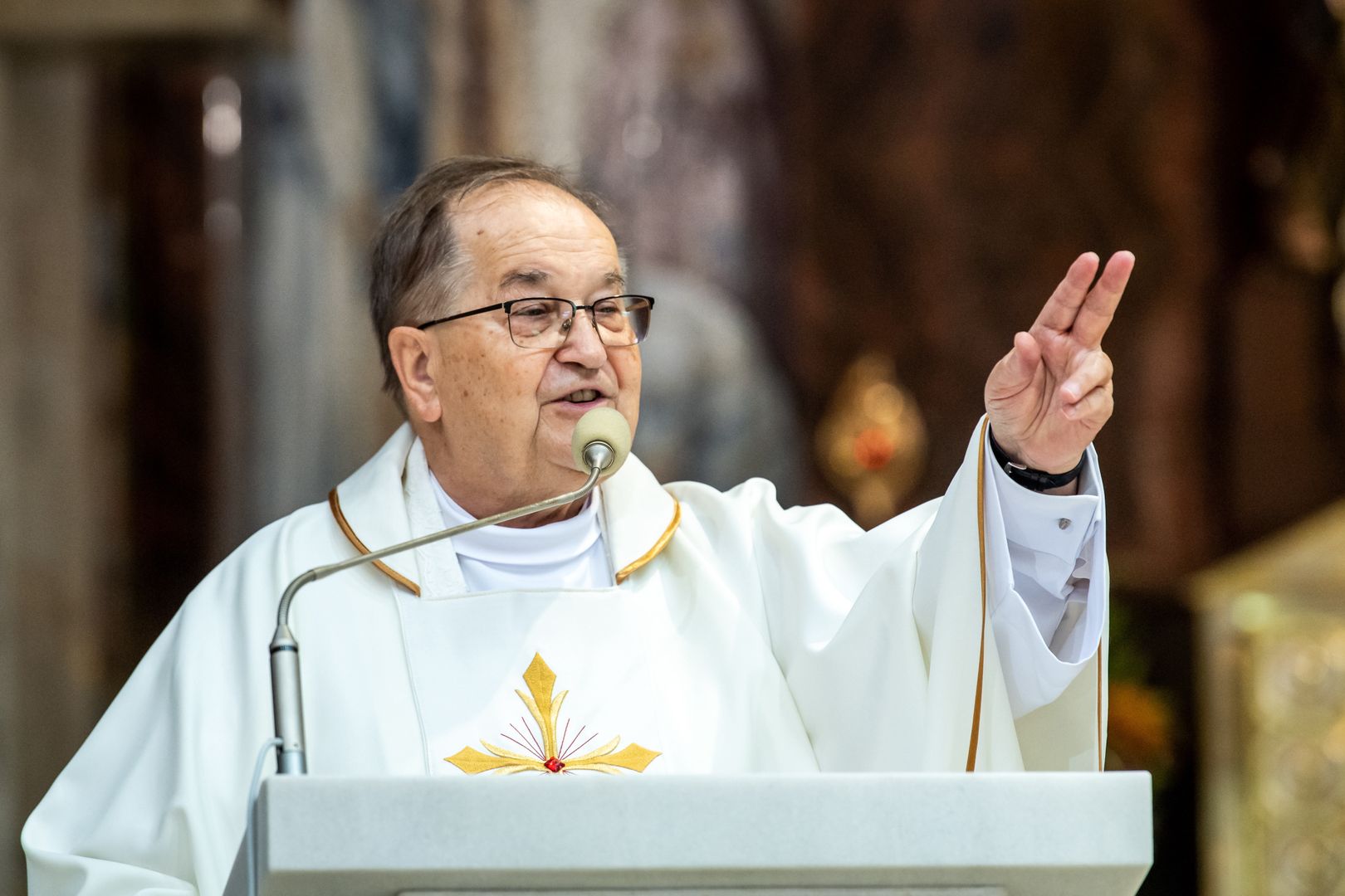 Tadeusz Rydzyk na celowniku 16-latka. Wygrał z nim sprawę sądową, ale to nie koniec