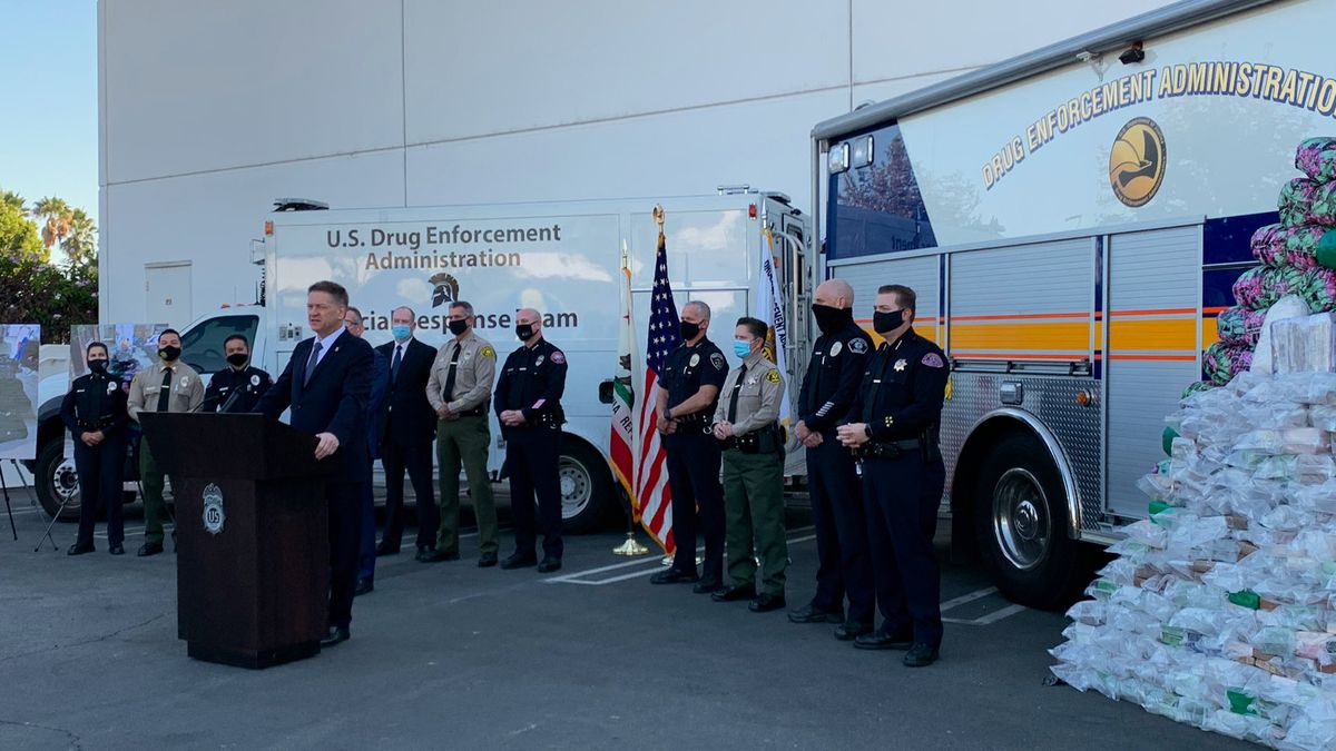 Konferencja prasowa z przechwyconymi narkotykami