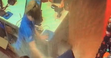 Wypadek w pizzerii nagrały kamery ochrony. Teraz jest hitem TikToka