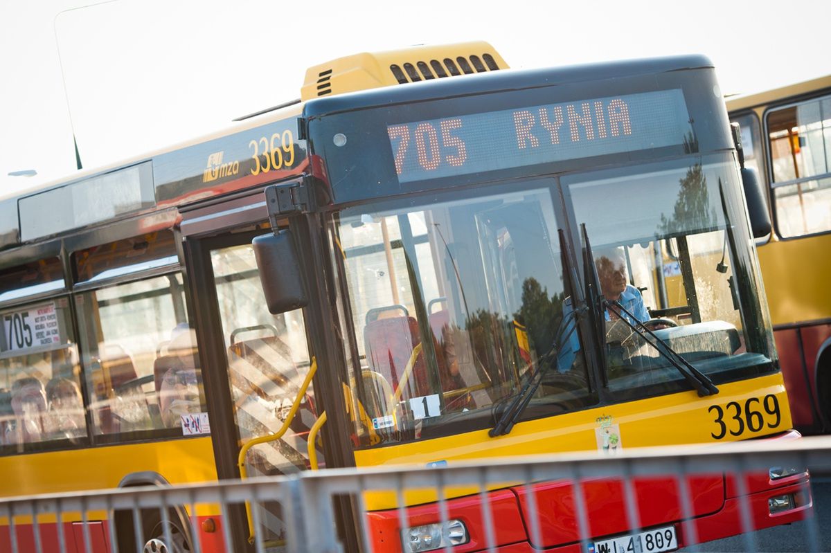 Mazowieckie. Wypadek autobusu miejskiego nad Zalewem Zegrzyńskim. Są ranni