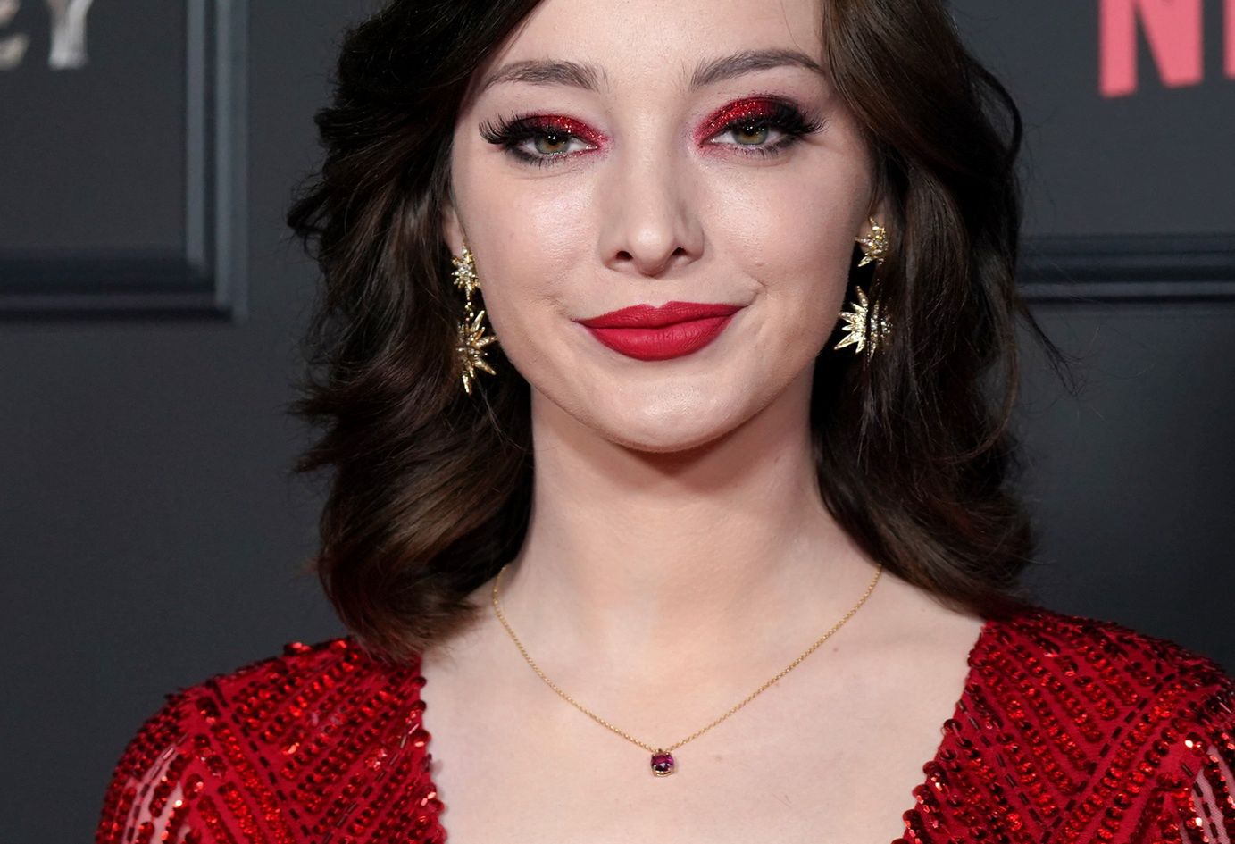 Emma Dumont występowali w "Oppenheimerze" czy też "Licorice Pizz