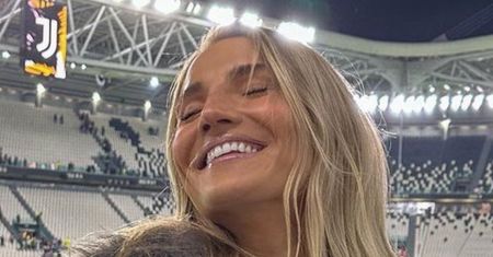 Agata Sieramska pręży wyćwiczone ciało w zmysłowej bieliźnie. Internauci: "Mogłabyś latać z aniołkami na wybiegach" (FOTO)