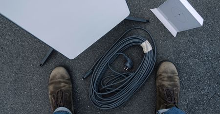 Pożar infrastruktury Starlink w Polsce. Służby sprawdzają przyczynę
