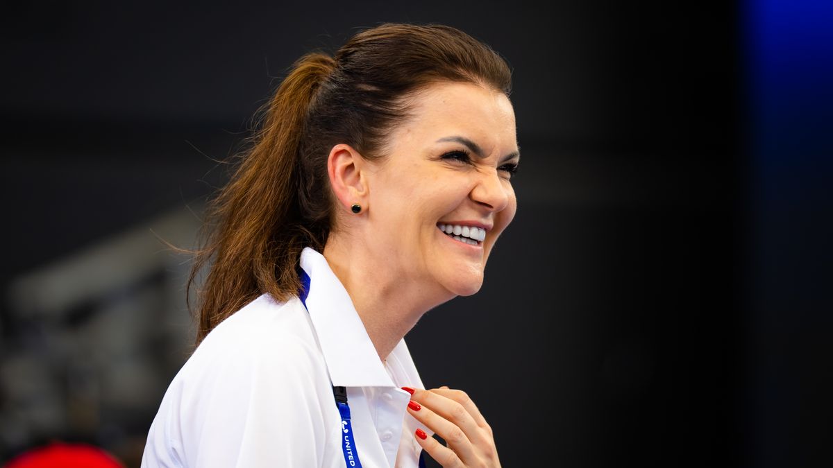 BRISBANE, AUSTRALIA - DECEMBER 28: Team captain Agnieszka Radwanska of Poland watches Iga Swiatek of Poland during practice ahead of the United Cup at Pat Rafter Arena on December 28, 2022 in Brisbane, Australia (Photo by Robert Prange/Getty Images)