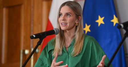 Polacy rzucili się do składania wniosków o "babciowe". Ruszył nowy program rządu