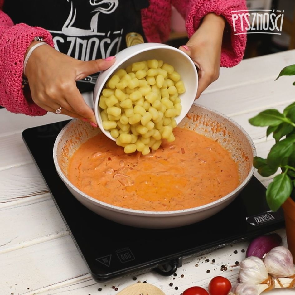 Gnocchi w kremowym sosie pomidorowym