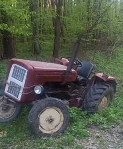 "Przejechał mnie własny traktor". Młody rolnik zadzwonił na 112