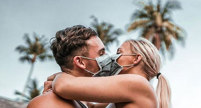 Znani instagramerzy promują się hashtagiem #koronawirus