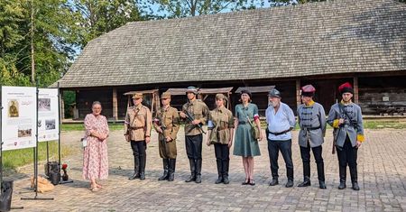 W skansenie brzmiały pieśni powstańcze. Wyjątkowa wystawa w murach Muzeum Wsi Lubelskiej