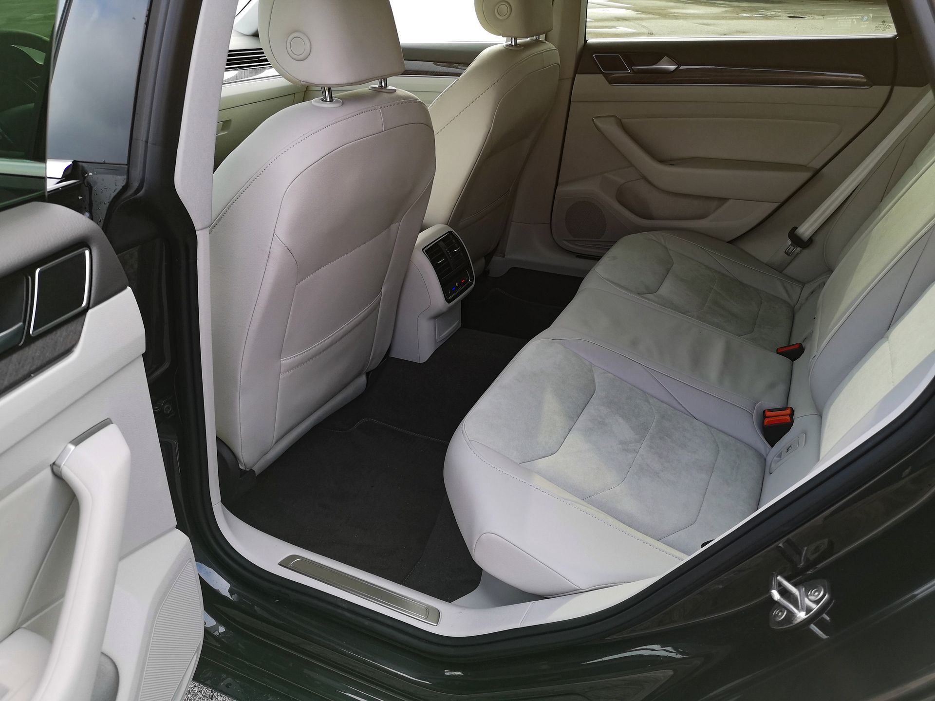 Volkswagen Arteon: kamery 360 stopni z 3D i system dźwięku Dynaudio 30