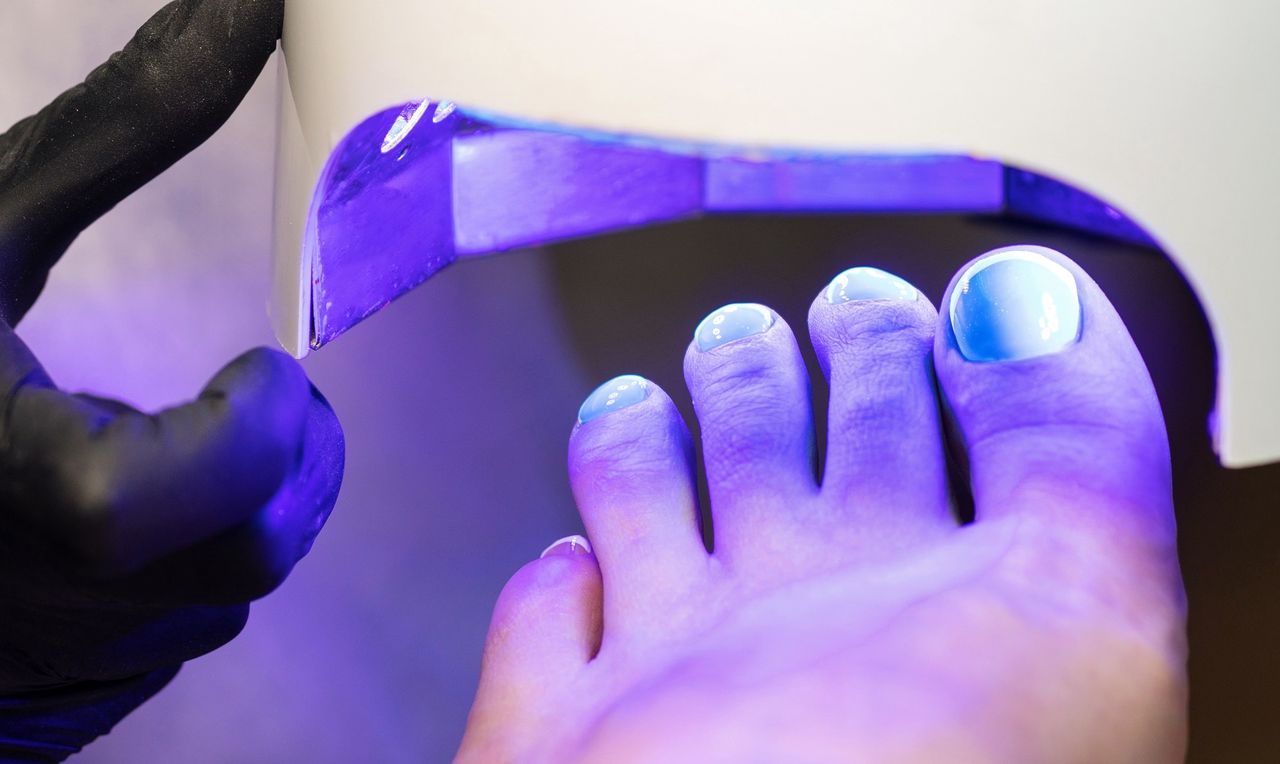 Are hybrid manicures safe?