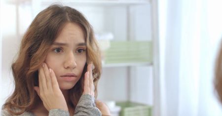 Widoczne siniaki i pęknięte naczynka? Pomoże produkt z łazienki
