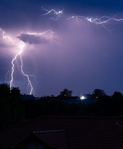 Burze z gradem i gęsta mgła. IMGW ostrzega przed niespokojną nocą