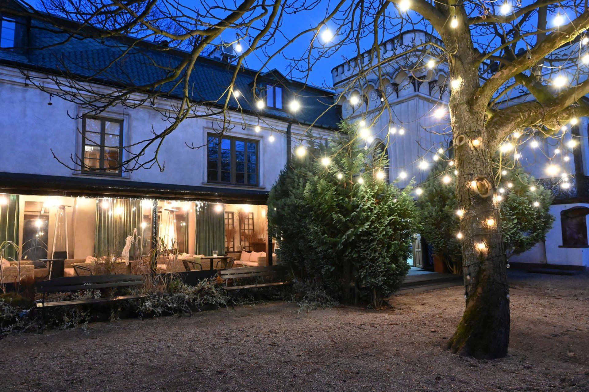 Przeszklenie chroni przed wiatrem i mrozem.