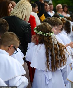 Komunie. Ksiądz z nietypową prośbą do dzieci. Chodzi o pieniądze