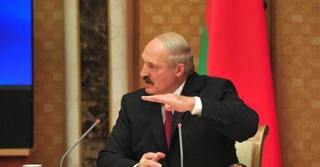 Łukaszenko z nową "radą" dla Białorusinów. Mówi o modlitwie i wojnie