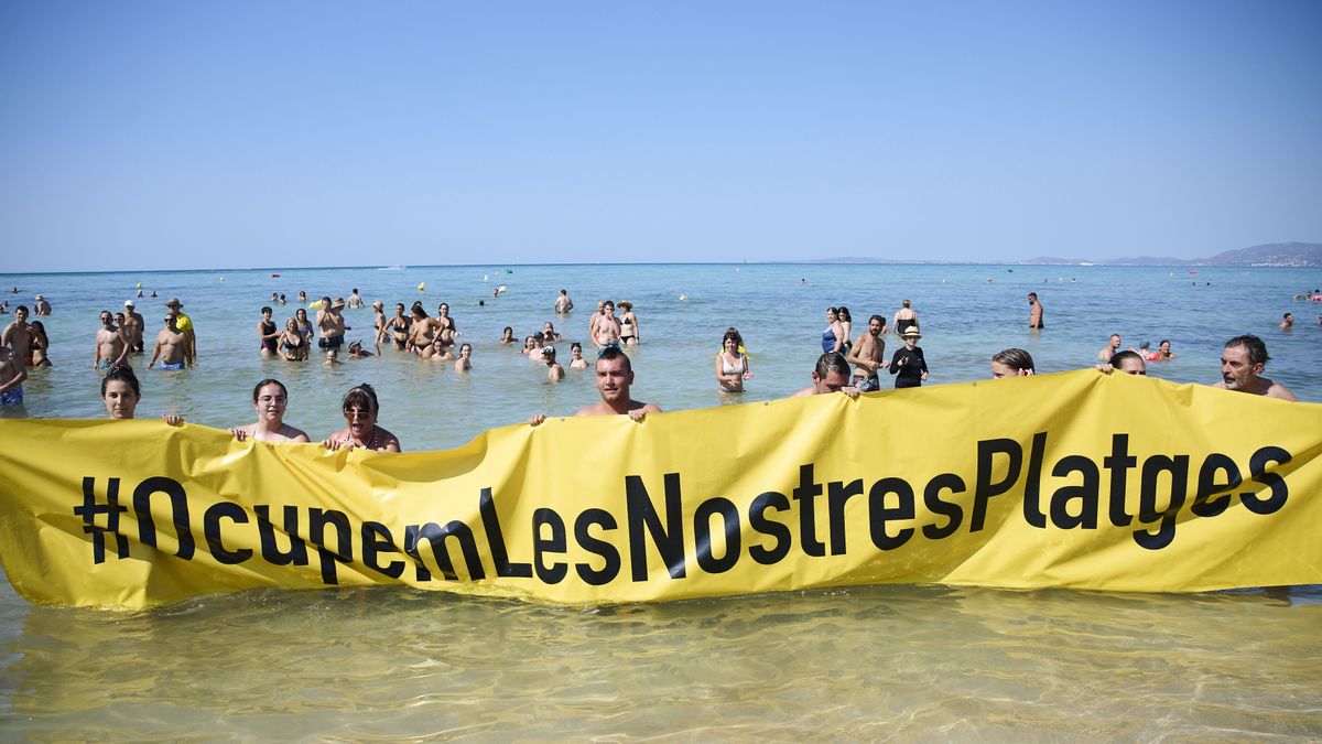 Protest In Mallorca Over Excessive Tourism And Overcrowding
MALLORCA, SPAIN - AUGUST 11: Members of the Mallorca Platja Tour association demonstrate against tourist saturation with a banner that says "Let's occupy our beaches!" on the beach of Palma de Mallorca on August 11, 2024 in Mallorca, Spain. This is the third protest this summer over excessive tourism in Mallorca, which many locals blame on a cost-of-living crisis on the island. (Photo by Carlos Alvarez/Getty Images)
Carlos Alvarez