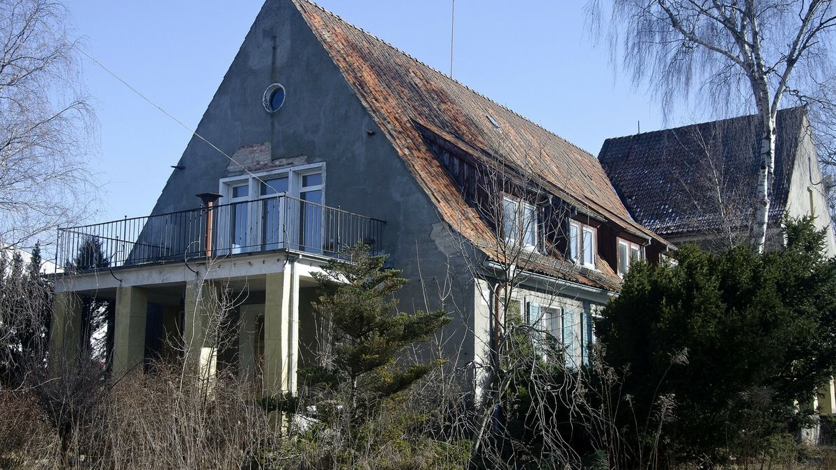 reporter_baza_2021-0306.03.2021 Elblag. Byle koszary JW 3451, 14 batalionu budowy lotnisk ul. Lotnicza N/z  budynek sztabu, obecnie wlasnosc prywatna  Fot. Stanislaw Bielski/REPORTERSTANISLAW BIELSKI/REPORTER