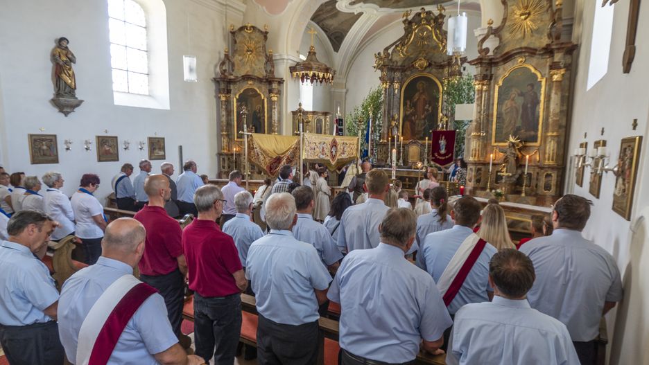 BAVARIA, GERMANY - 2022/06/16: The priest reads a sermon in front of the parishioners in the church. Catholics of the village of Garham make a procession in honor of the celebration of the body and blood of Jesus Christ. (Photo by Igor Golovniov/SOPA Images/LightRocket via Getty Images)