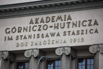 Kraków: Na AGH powstanie Fabryka Sztucznej Inteligencji. Popłynie na nią 70 mln euro