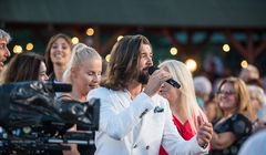 Jakie gwiazdy „Biesiady serialowo-filmowej” TVP2?