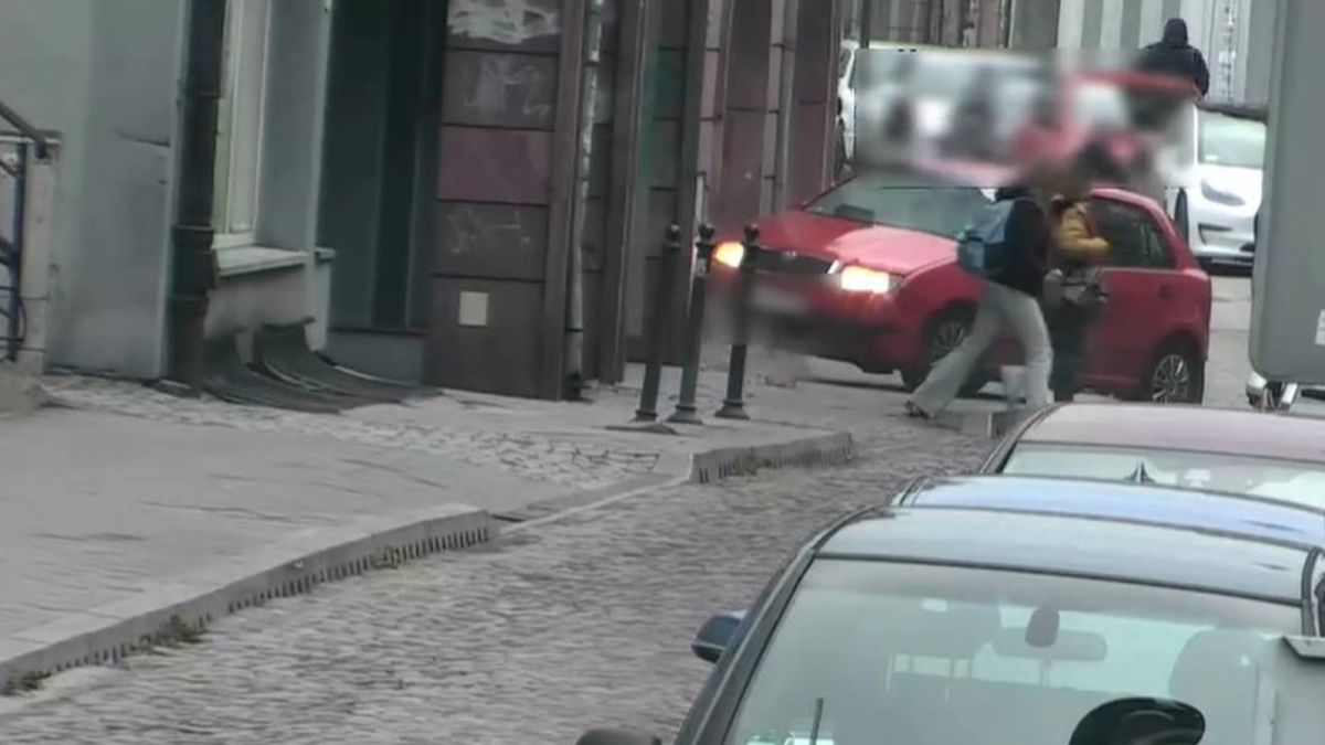 Autem uderzył w budynek w Kielcach.