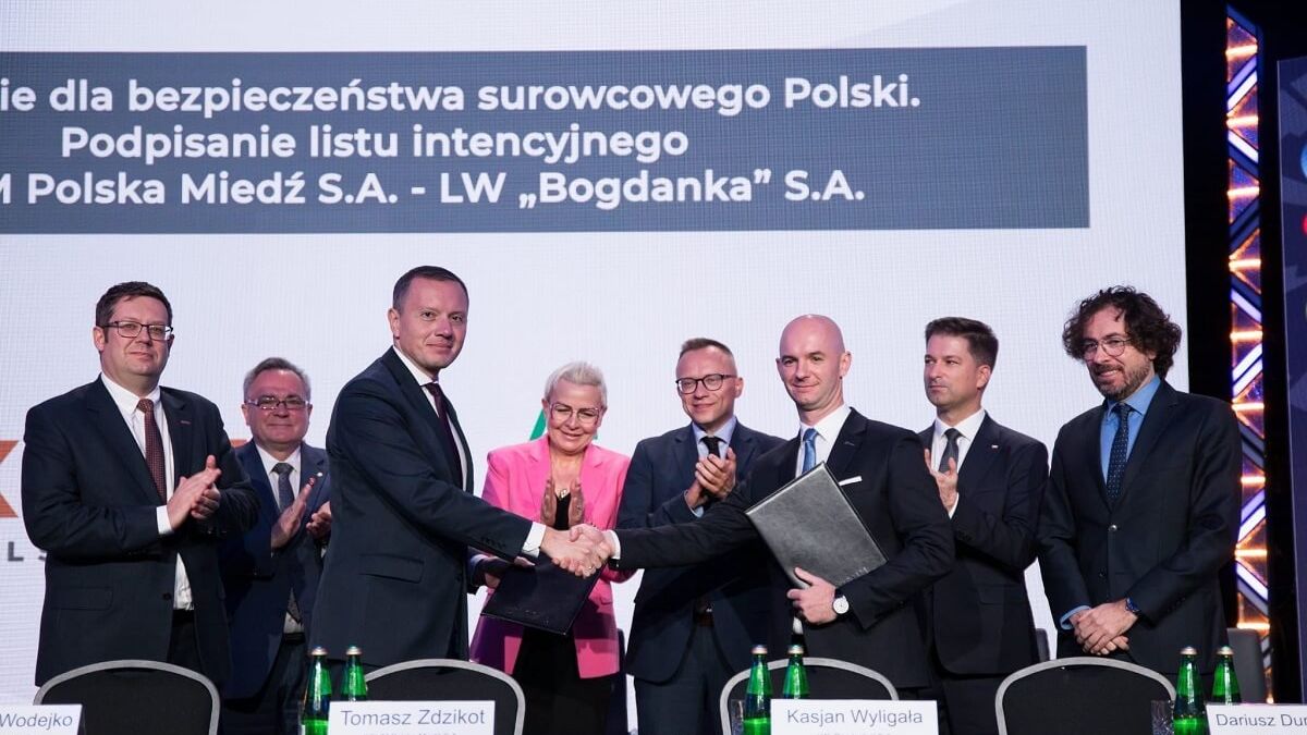 Od lewej: prezes KGHM Tomasz Zdzikot i prezes LW Bogdanka Kasjan Wyligała
