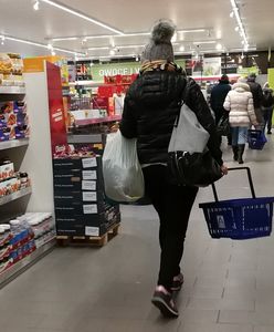 Liczba zakażeń ma wpływ na ruch w sklepach. Najbardziej widać to w dużych miastach