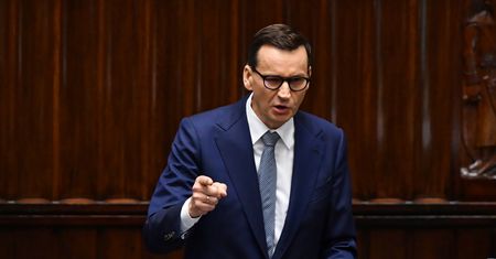 "Nad Polską zawisła czarna, ruska chmura". Morawiecki w Sejmie, przerywa mu opozycja