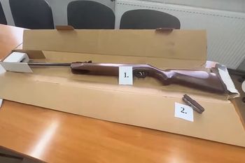Znaleźli to w domu 17-latka. Pochwalił się kolegom w szkole. "Lepsze rzeczy"