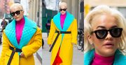 Pstrokata Rita Ora ściąga uwagę fotografów w płaszczu za 23 tysiące