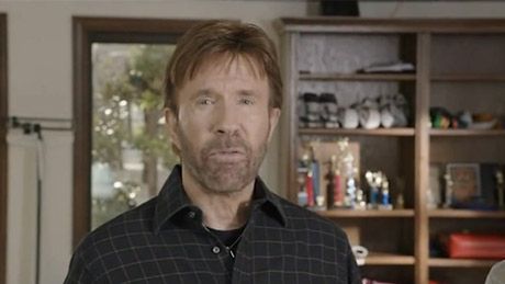 Chuck Norris agituje: "Nie głosujcie na Obamę!"