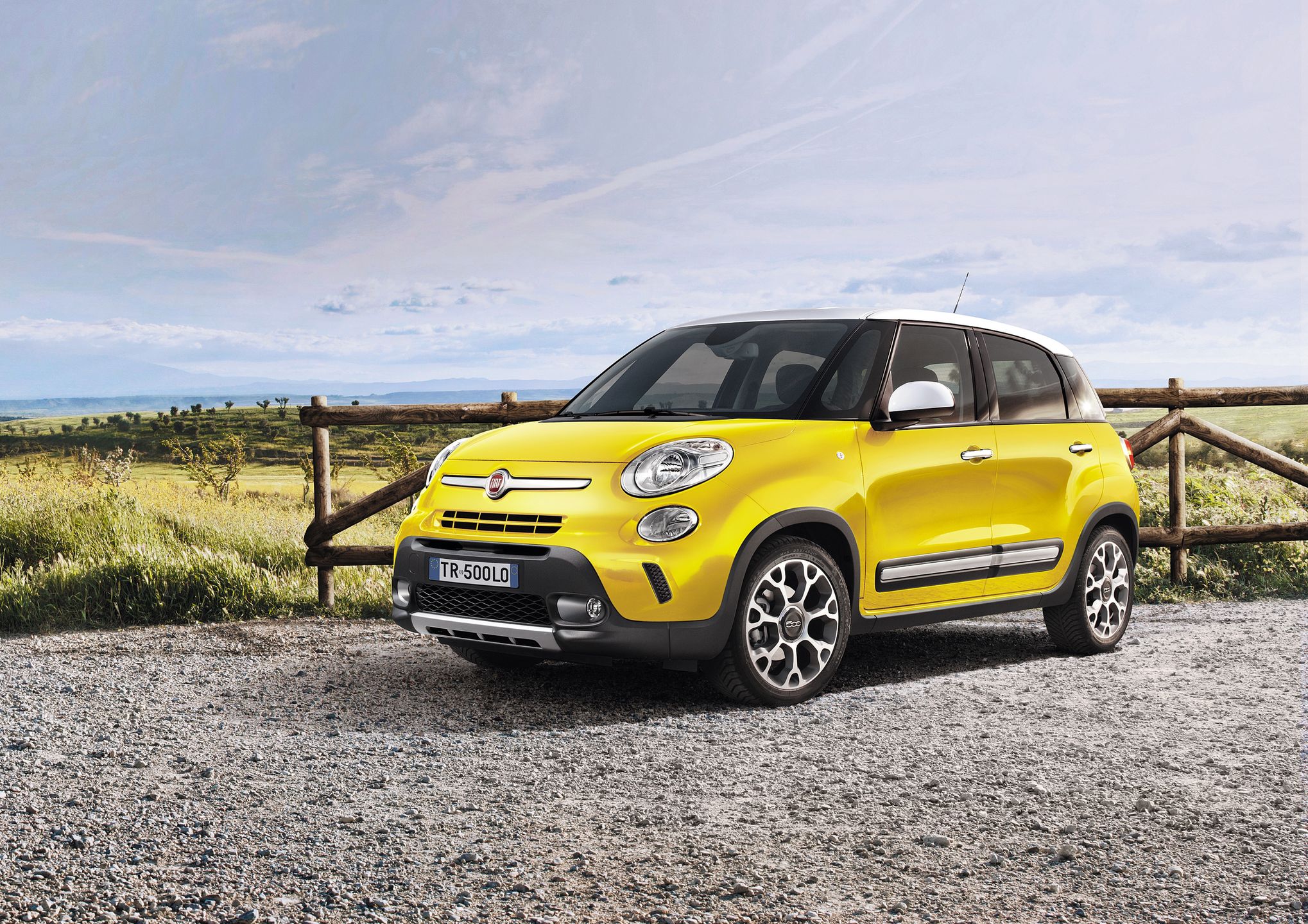 Fiat 500 L Trekking to jeden z niewielu samochodów oficjalnie sprzedawanych na ogumieniu całorocznym