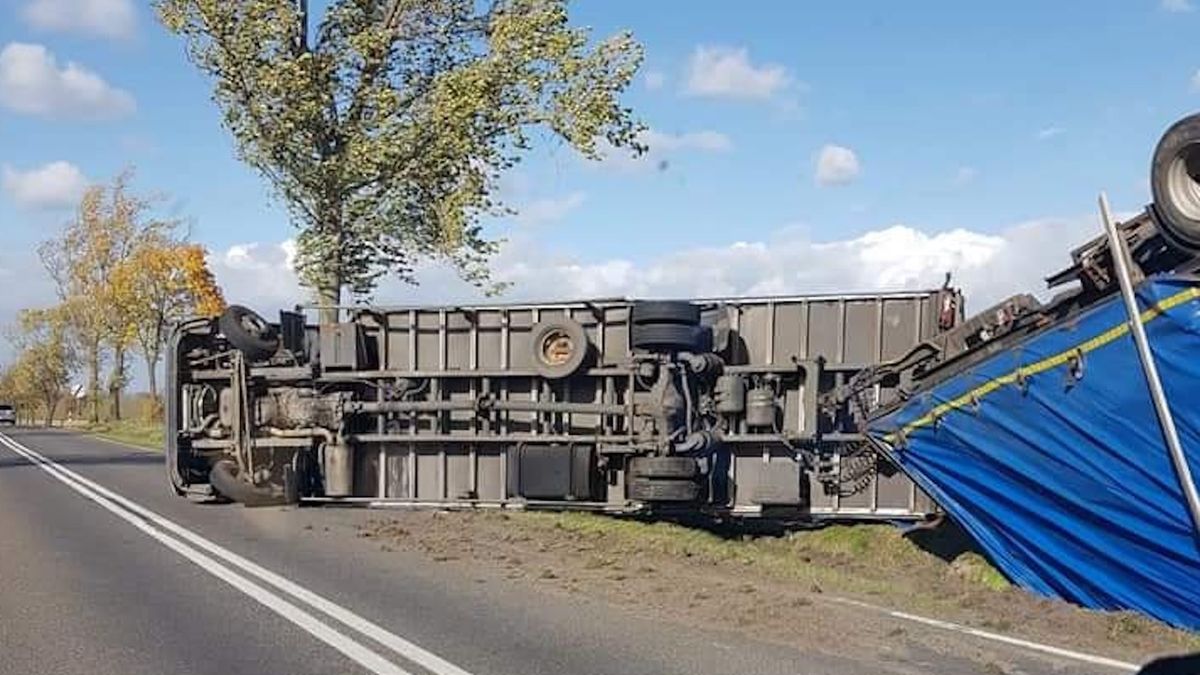 Wiatr przewraca samochody ciężarowe 