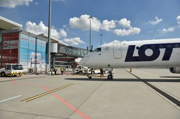 LOT wydłuża zawieszenie. Tutaj nie polecimy. Co najmniej do 28 marca