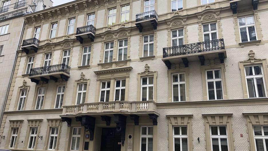 Warszawa. Odnowiono elewację zabytkowej kamienicy