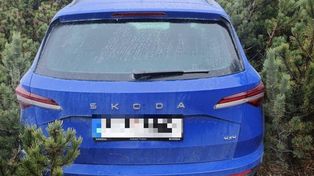 Karpacz: Kradziona skoda odnaleziona w trudno dostępnym górskim terenie. Auto stało w kosodrzewinie
