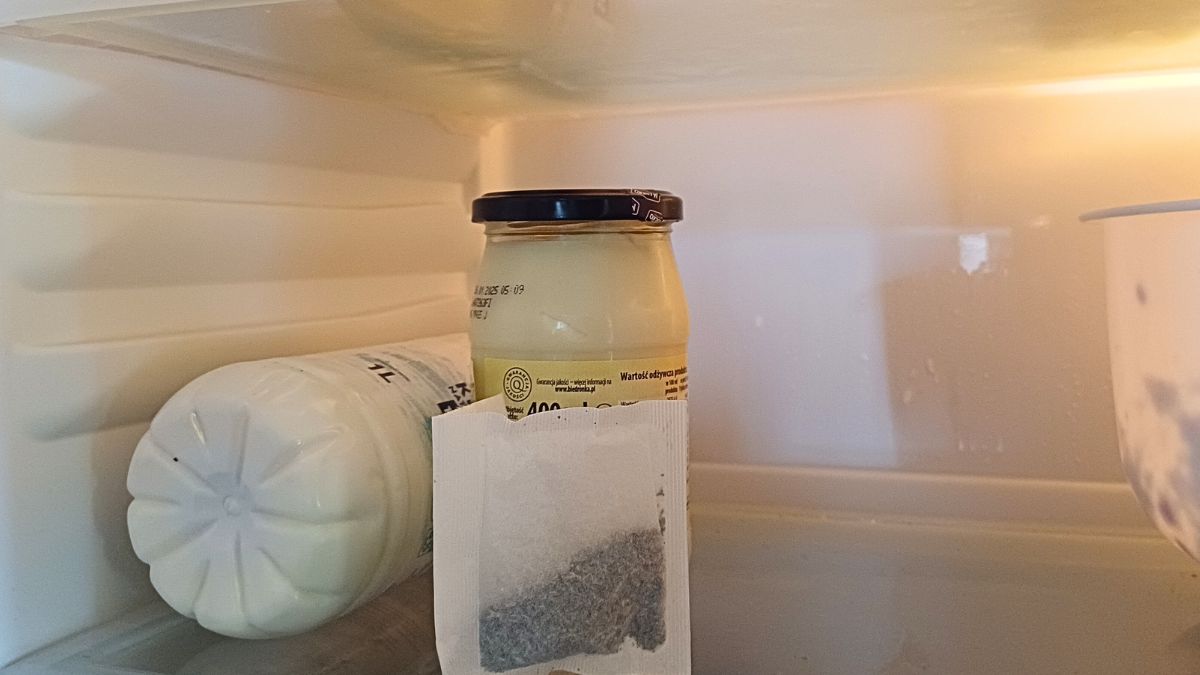 Koleżanka trzyma herbatę w lodówce. Na początku śmieszyło mnie t