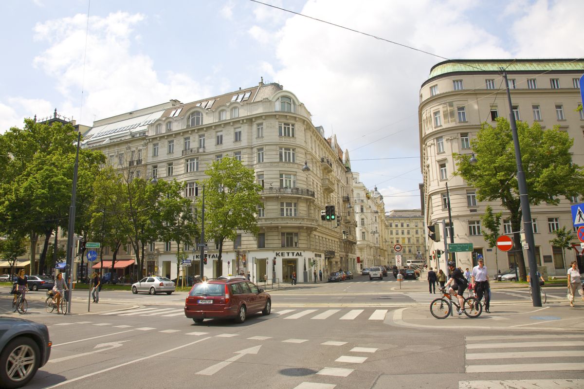 Vienna pioneers eco-friendly wooden road signs initiative