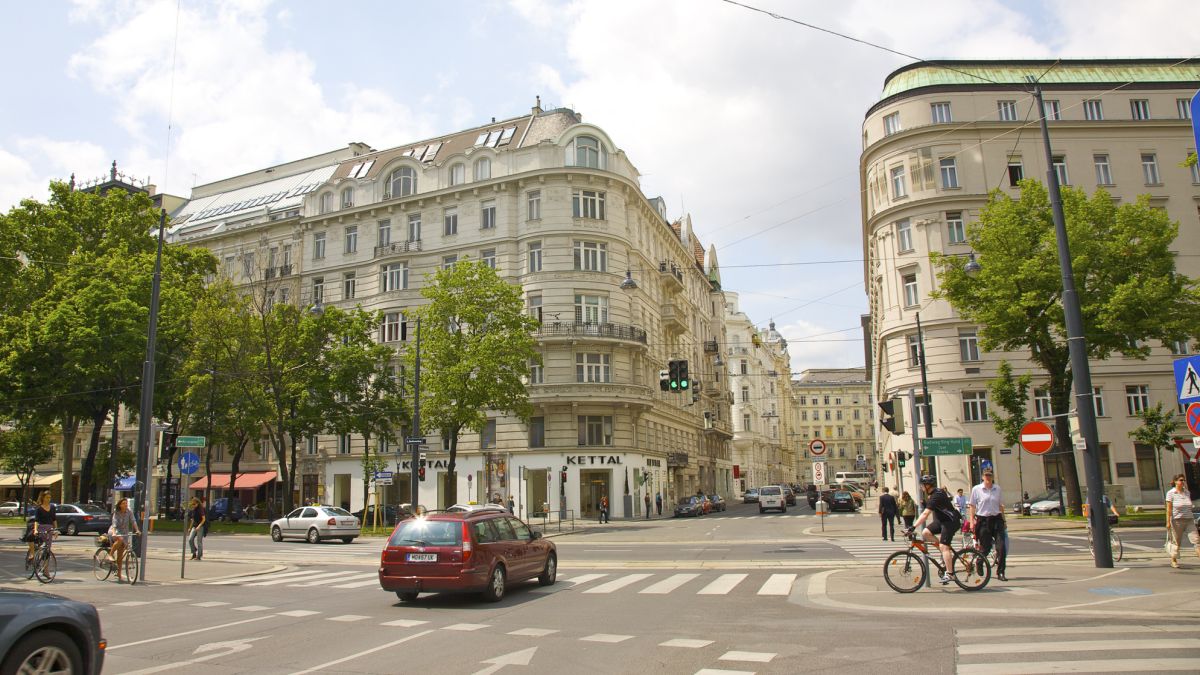 Wiedeń wprowadza drewniane znaki drogowe