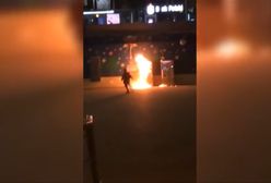 Warszawa. Rzucił koktajlem Mołotowa w centrum miasta. Ogromny ogień