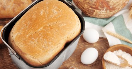 Wypiekaj własny chleb i zaoszczędź. Jak nie dać się inflacji?