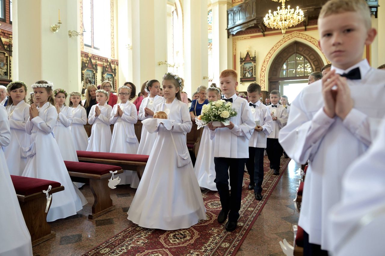 Warszawa. Komunie zgodnie z decyzją rodziców – w małych grupach lub indywidualnie