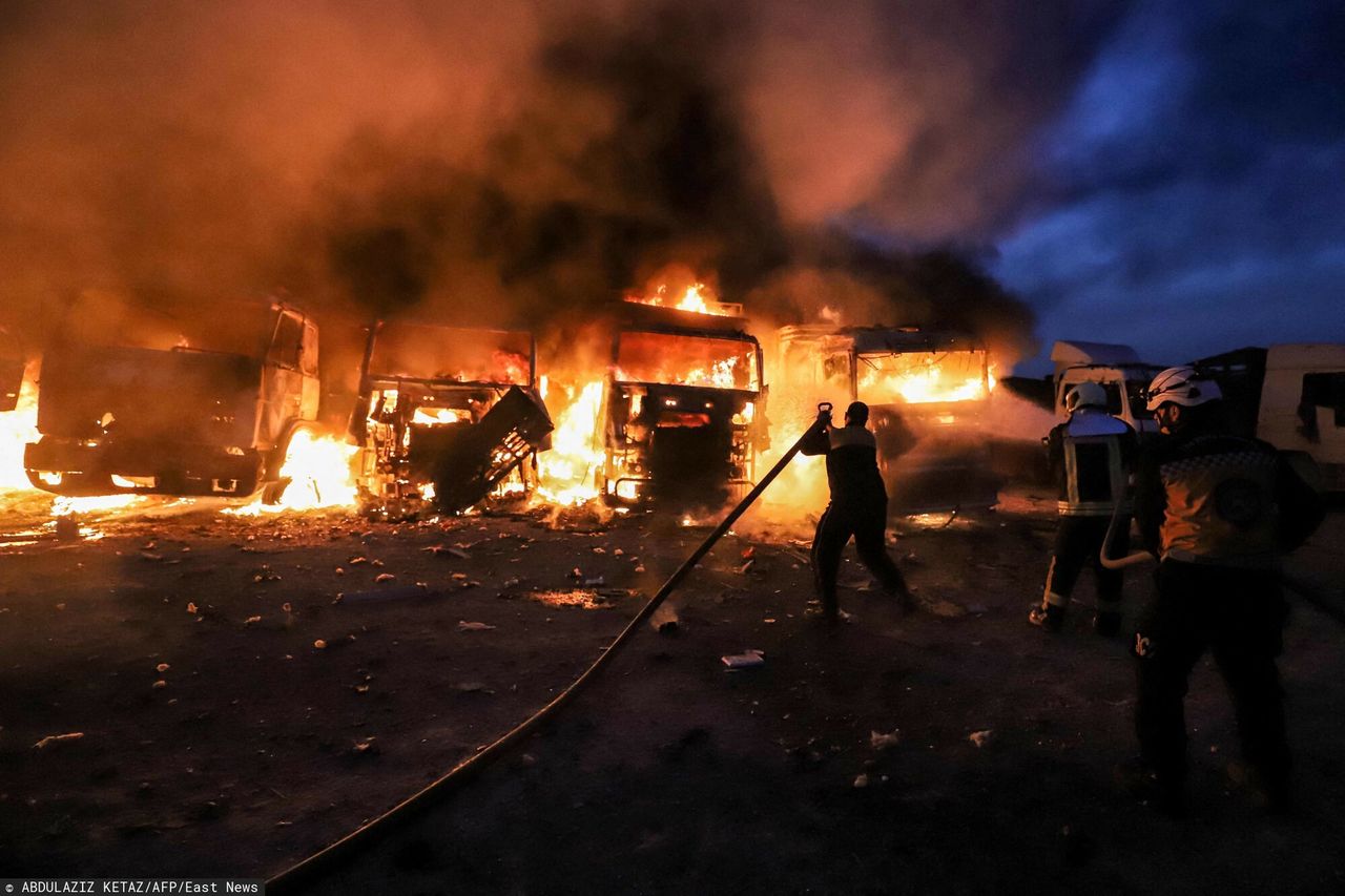 Pożary po rosyjskich nalotach w Idlib