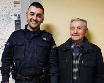 98-latek zgubił całą emeryturę. Dzielnicowy rozpoznał go na monitoringu