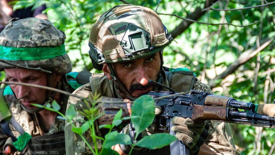 Wojna w Ukrainie. Gdy trwa ukraińska ofensywa, na jednym z wycinków frontu Rosja desperacjo atakuje. 
