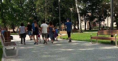 Miejskie kąpielisko w centrum Lublina. Fontanna przyciąga tłumy mieszkańców. Będzie zakaz kąpieli