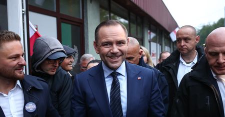 Nowe fakty ws. kawalerki. Ujawniają: Nawrocki przyprowadził do aresztu notariusza