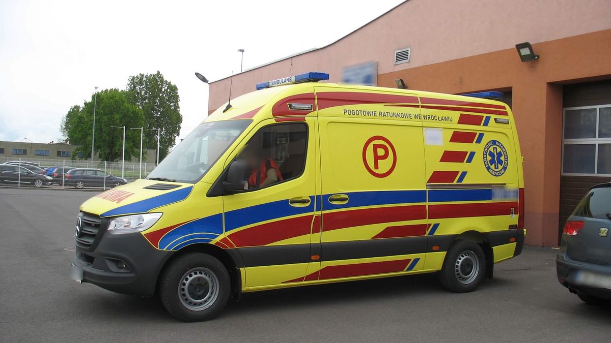 karetka pogotowia z Wrocławia