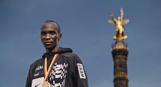 Eliud Kipchoge i nowy rekord świata w maratonie w nowym klipie Nike „Just Do It” (wideo)